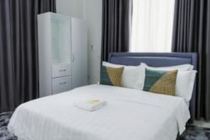 3 bedrooms, iron/ironing board, Internet, bed sheets