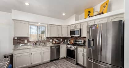 Tucson Retreat w/ Fire Pit: 4 Mi to Downtown!