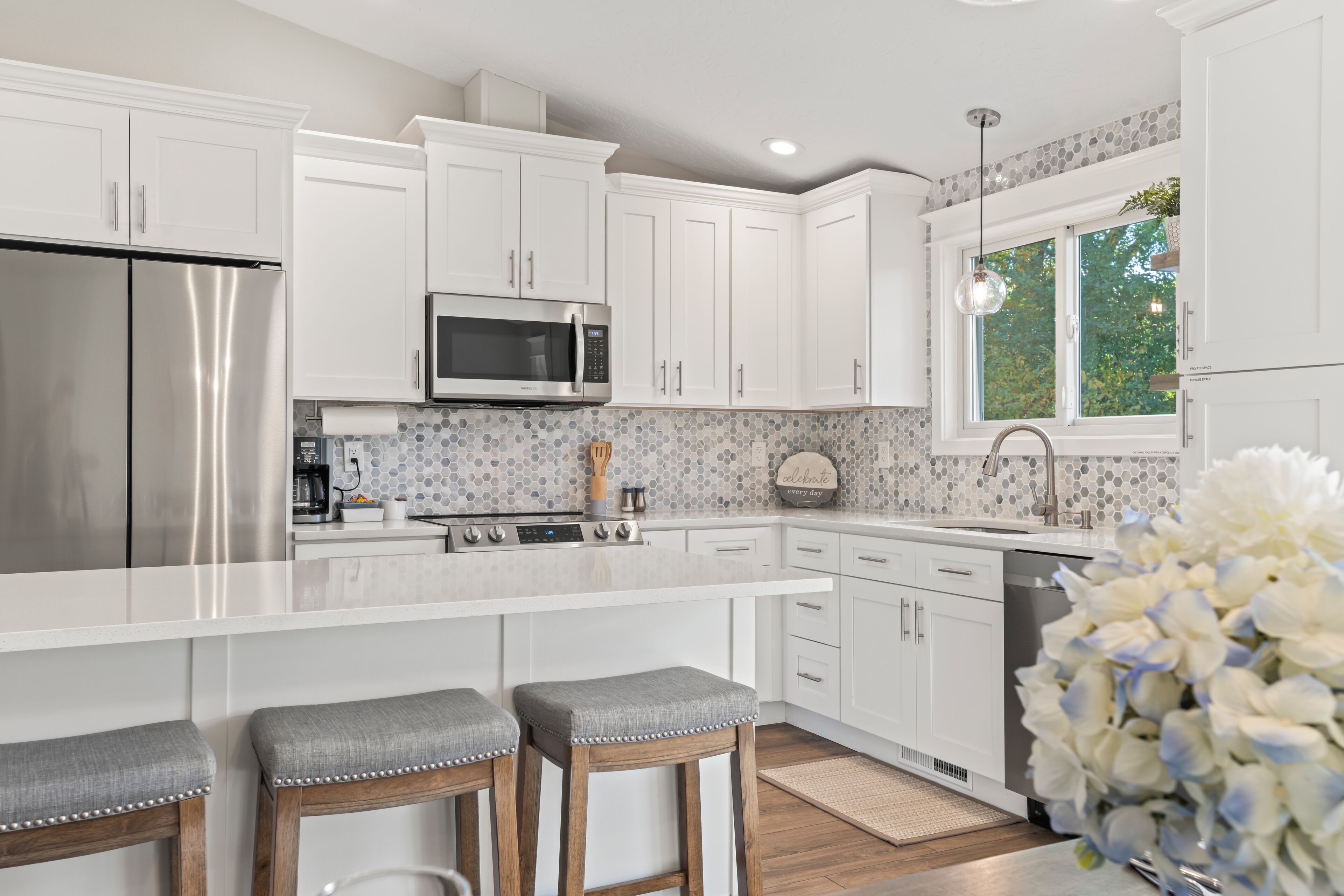 Frigorífic, microones, forn i placa de cuina 