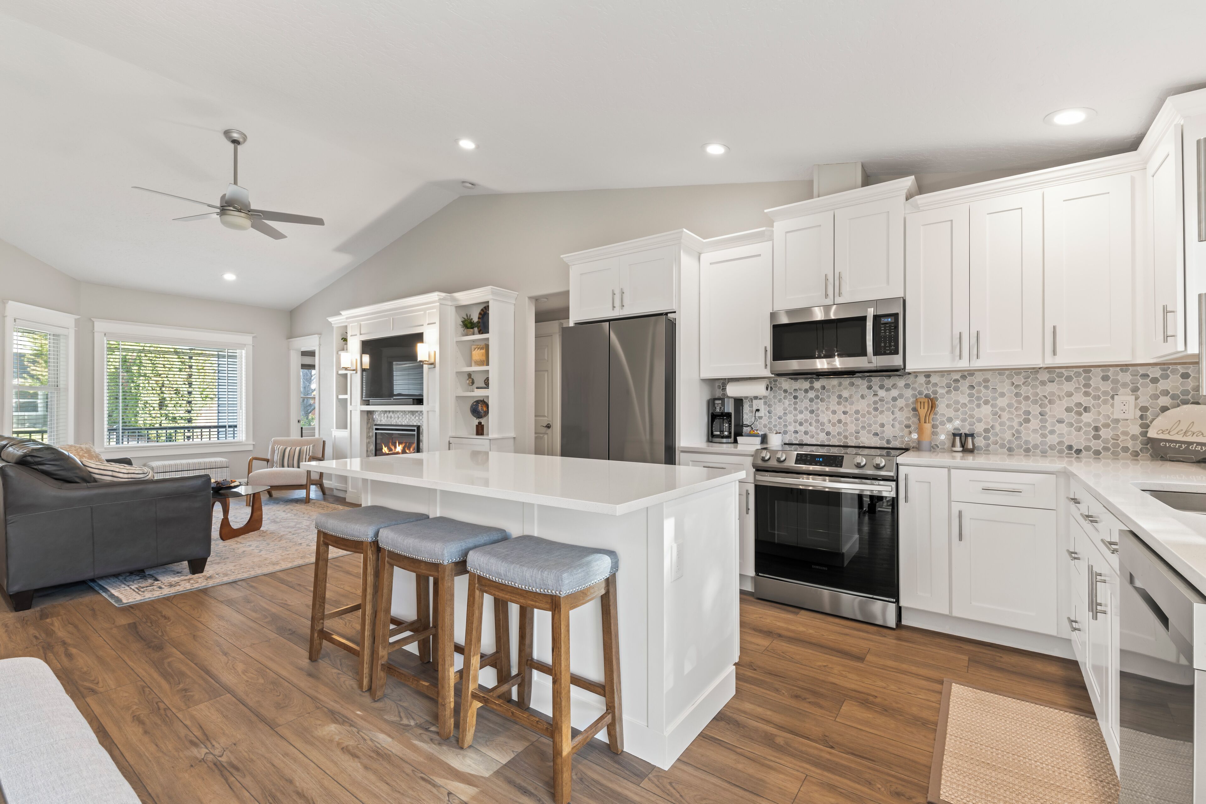 冰箱、微波炉、烤箱、炉灶