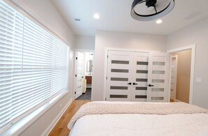 9 bedrooms, iron/ironing board, Internet, bed sheets