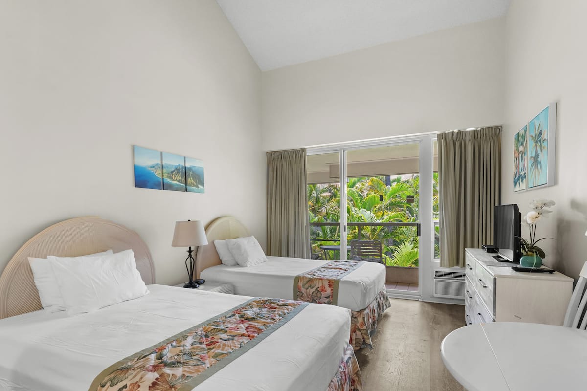 Condo (0 Bedroom) | Front of property