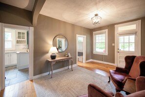 Interior - Richmond, VA 1930's Bungalow with a water view! Close to Lewis Ginter, VMFA,etc. (Richmond)