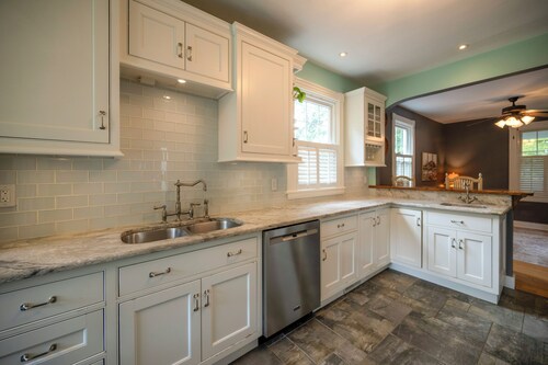 Richmond, VA 1930's Bungalow with a water view! Close to Lewis Ginter, VMFA,etc.