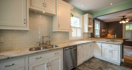 Richmond, VA 1930's Bungalow with a water view! Close to Lewis Ginter, VMFA,etc.