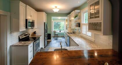 Richmond, VA 1930's Bungalow with a water view! Close to Lewis Ginter, VMFA,etc.