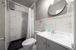 Bathroom - Boutique hotel in historic downtown Ocala: King (Ocala)