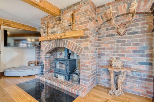 The Barn, Luxury Country Home Sleeps 6 Hot Tub