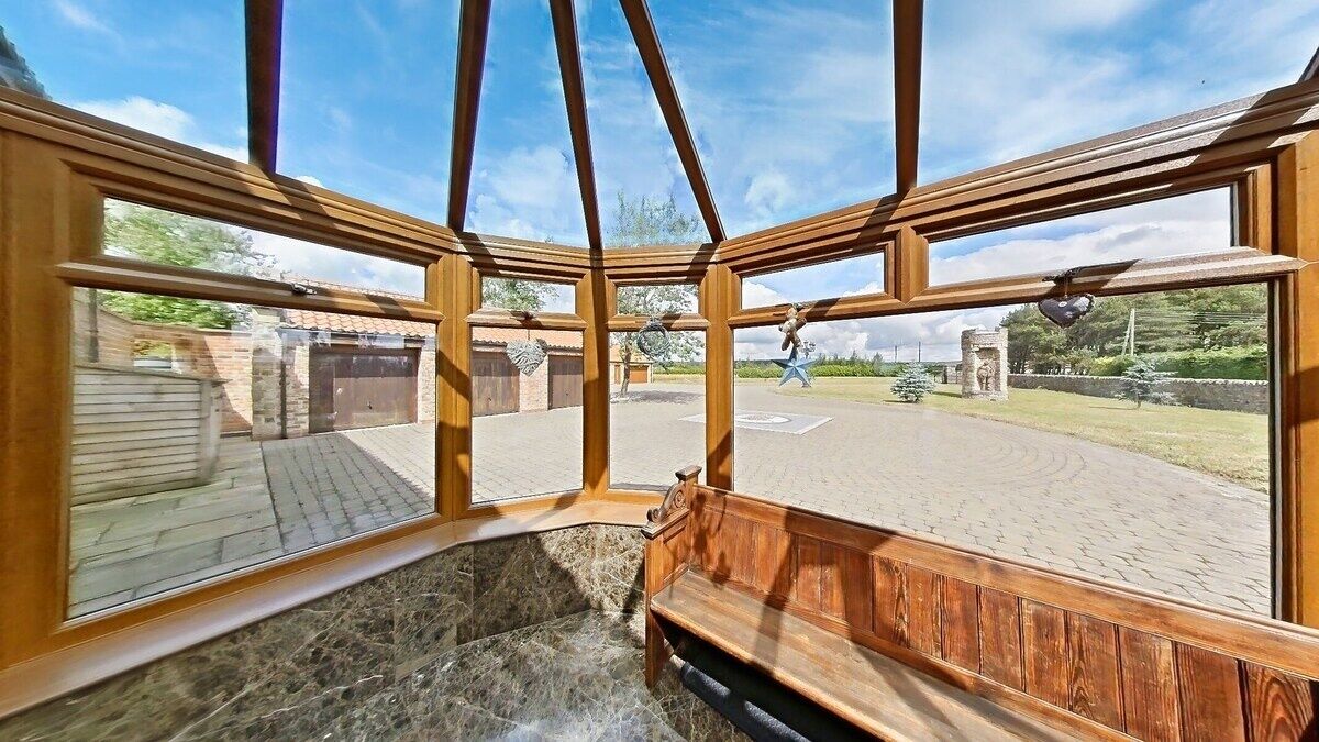 المنشأة من الداخل