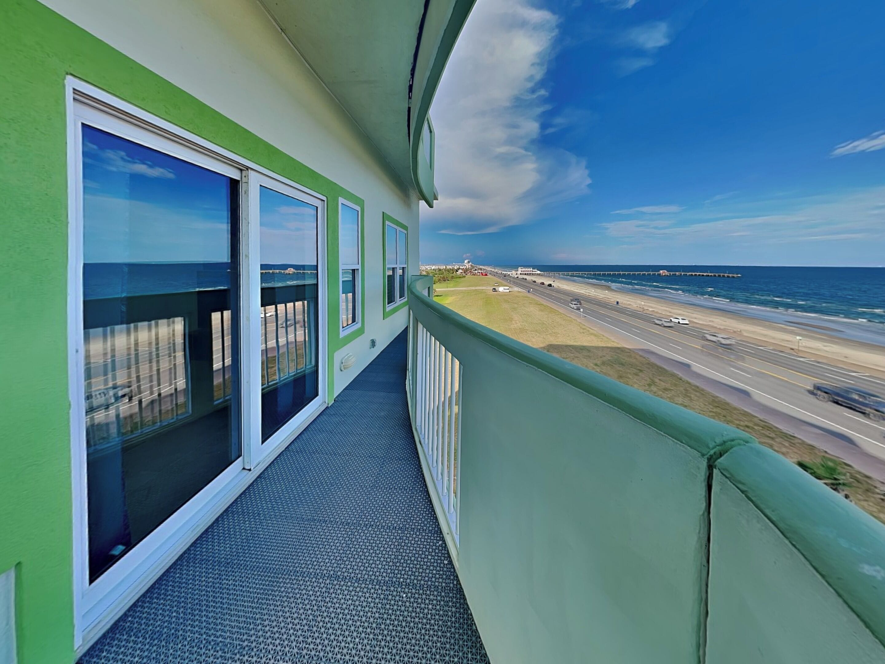 Condo (3 Bedrooms) | Property grounds