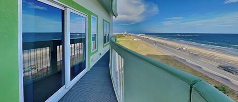 Condo (3 Bedrooms) | Property grounds