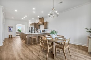 Dining - New! 5BD+Private Pool! 3 Decks with amazing views! (Gulf Shores)