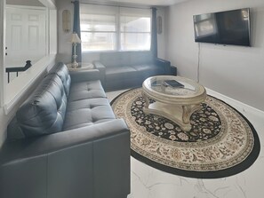 House (4 Bedrooms) | Property amenity