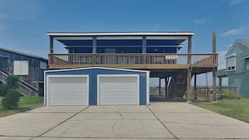 House (4 Bedrooms) | Front of property