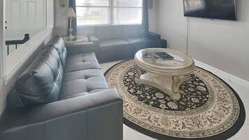 House (4 Bedrooms) | Property amenity