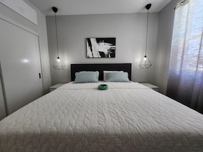2 bedrooms, iron/ironing board, WiFi, bed sheets - P-Chic Scandinavian Escape, Near Strip & Downtown (Las Vegas)