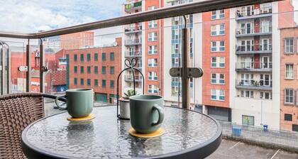 Bright & Spacious 2BR Apt City Centre + Secured Parking