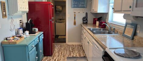 Mikroaaltouuni, uuni, liesi, astianpesukone