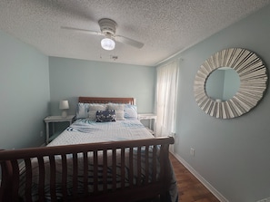 2 bedrooms, iron/ironing board, free WiFi, bed sheets - Perfect Location Cottage 2-bedroom in Pensacola (Pensacola)