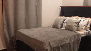 1 bedroom, WiFi, bed sheets - Your Cozy 1-bedroom, for short or long stays; minutes from the ocean and dining! (Dar es Salaam)