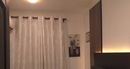 Your Cozy 1-bedroom, for short or long stays; minutes from the ocean and dining!