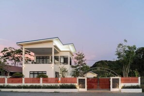 Unclassified image, 5 of 33, button - Villa Alawan (Krabi)