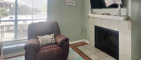 Condo (2 Bedrooms) | Property amenity
