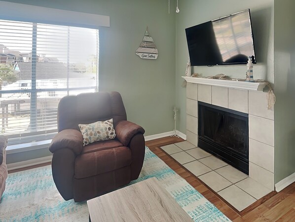 Condo (2 Bedrooms) | Property amenity