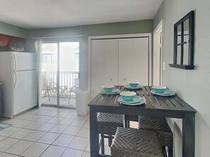 Condo (2 Bedrooms) | Property amenity