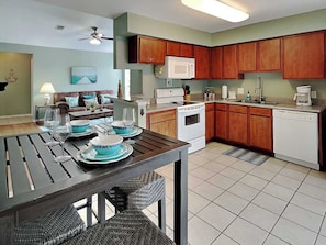 Condo (2 Bedrooms) | Servicio de la propiedad