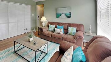Condo (2 Bedrooms) | Property amenity