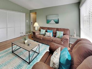 Condo (2 Bedrooms) | Property amenity
