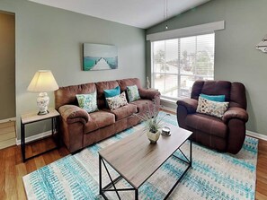 Condo (2 Bedrooms) | Front of property