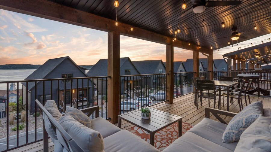 Pineapple Pointe - Stay for 20