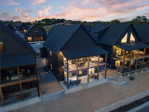 Pineapple Pointe - Stay for 20