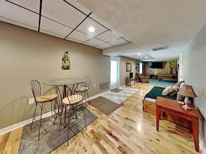 Studio (3 Bedrooms) | Property amenity