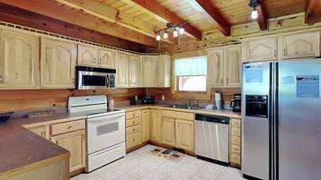 Studio (3 Bedrooms) | Kemudahan hartanah