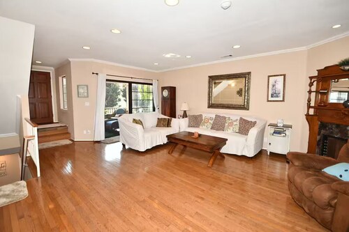 Charming large 3-bedroom condo in lovely Redondo Beach