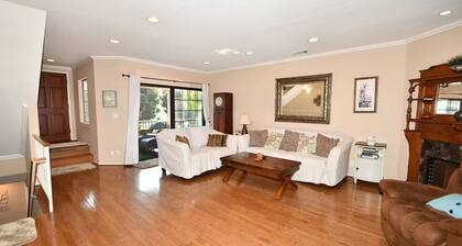 Charming large 3-bedroom condo in lovely Redondo Beach