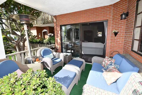Charming large 3-bedroom condo in lovely Redondo Beach