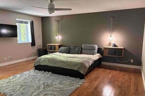 5 bedrooms, iron/ironing board, WiFi, bed sheets