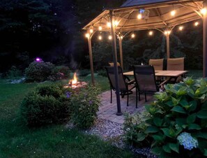 Outdoor dining - Wonderfull big country house with hobby farm (L'Ange-Gardien)