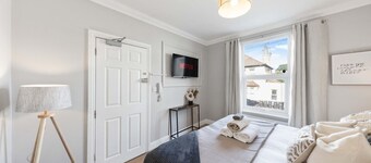 Long Stay Ready | King Bed | Kitchen | WiFi | Town