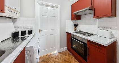 Long Stay Ready | King Bed | Kitchen | WiFi | Town