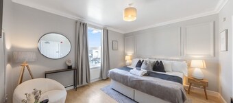 Modern King Bed WiFi Kitchen Perfect for Long Stay