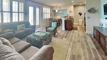 Condo (2 Bedrooms) | Property amenity