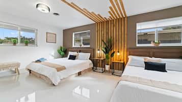 4 slaapkamers, een bureau, een strijkplank/strijkijzer, reisbedje