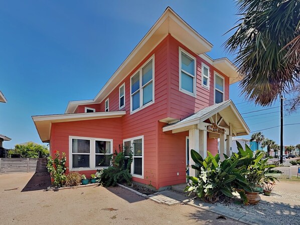 House (4 Bedrooms) | Front of property