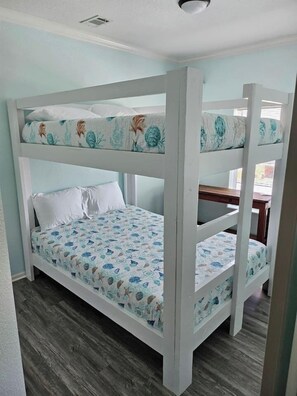 Iron/ironing board, WiFi