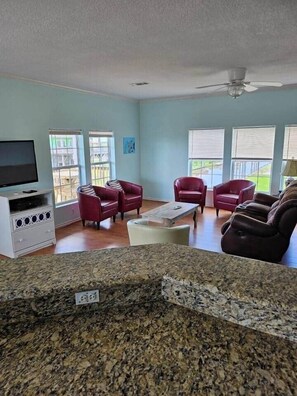 TV - Seahorse Sea Fish Camp Sleeps 16 (Bolivar Peninsula)